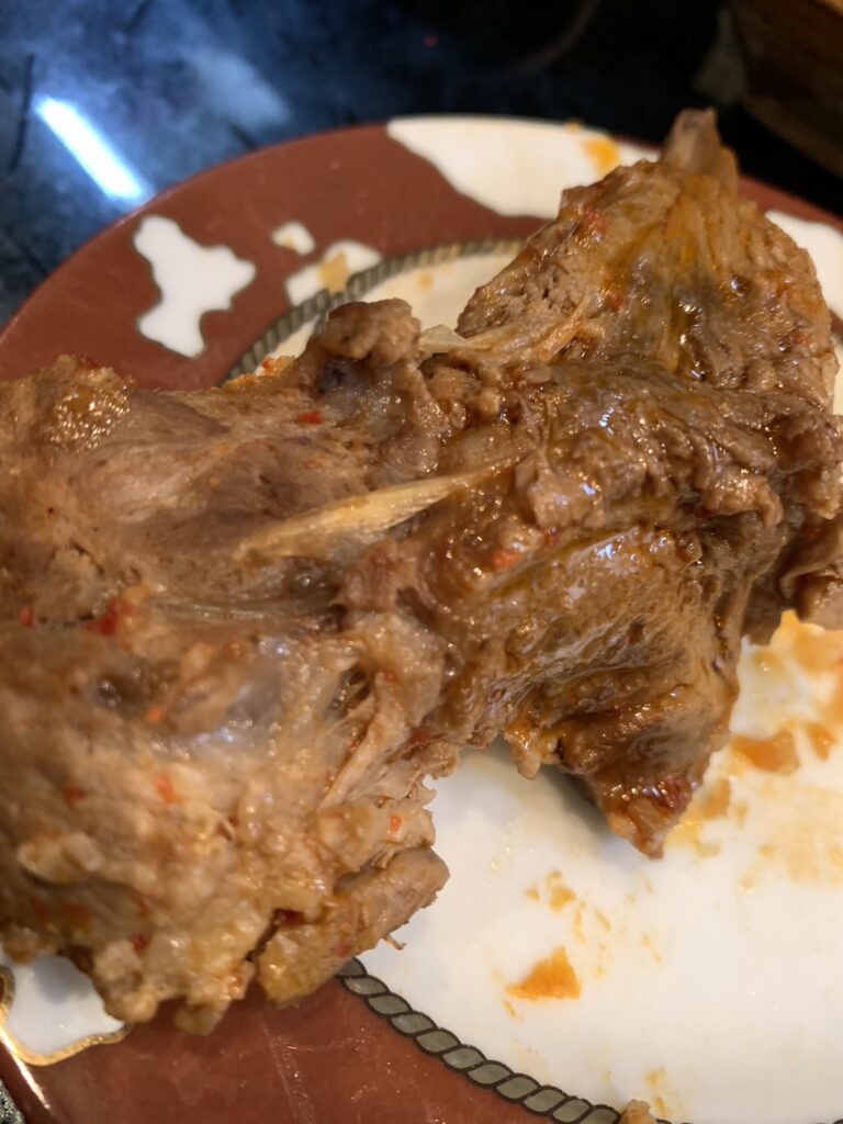 じゃがいもと豚肉のスペアリブ煮込み／Braised spare ribs with potatoes and pork