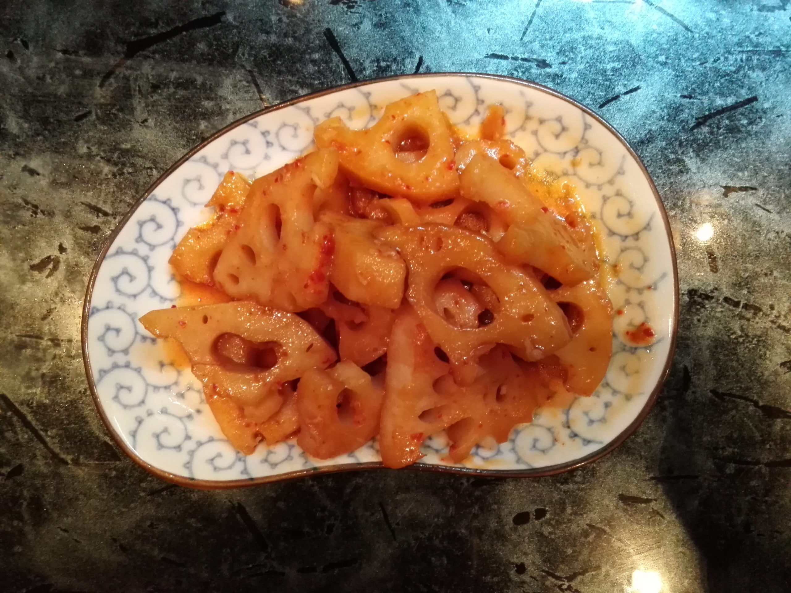 レンコンの甘辛炒め／Stir-fried sweet and spicy lotus root
